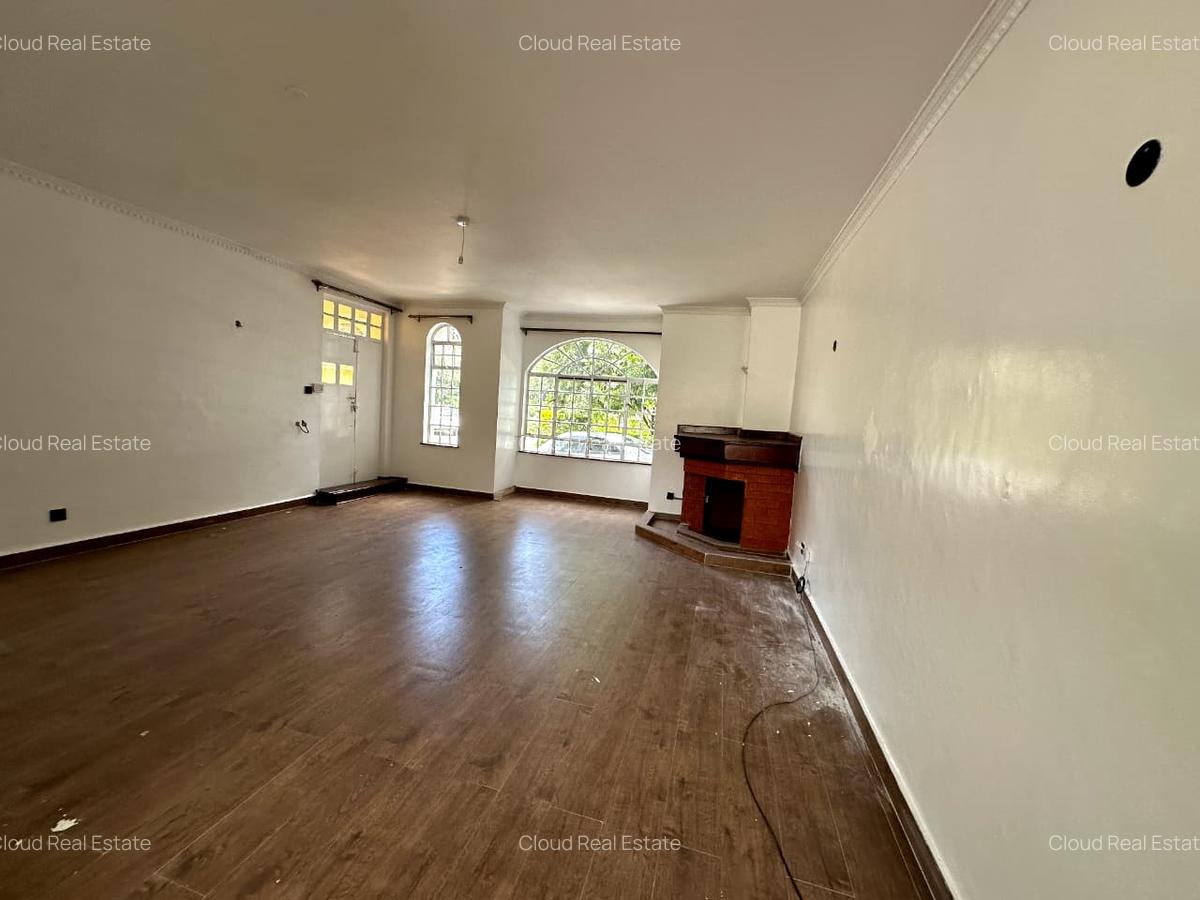 5 Bed Townhouse with En Suite in Lavington - 2