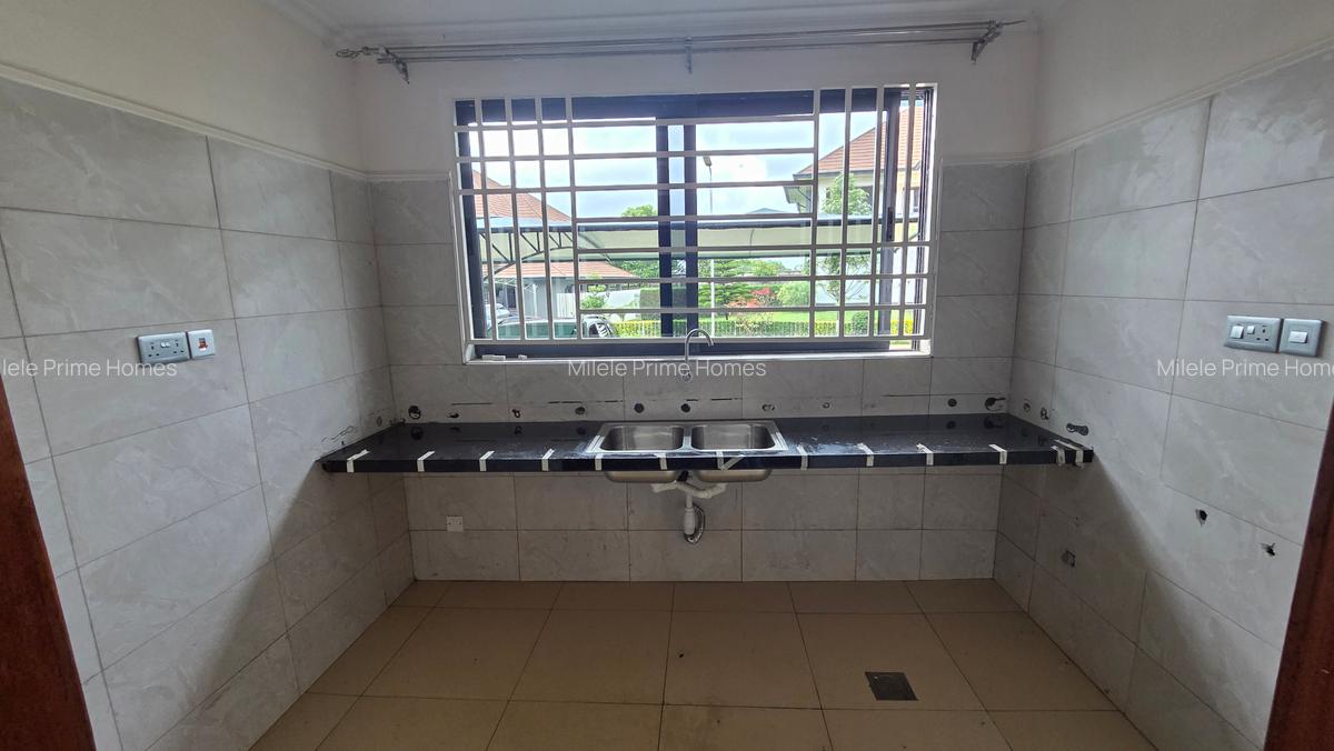 5 Bed Townhouse with En Suite at Paradise - 5
