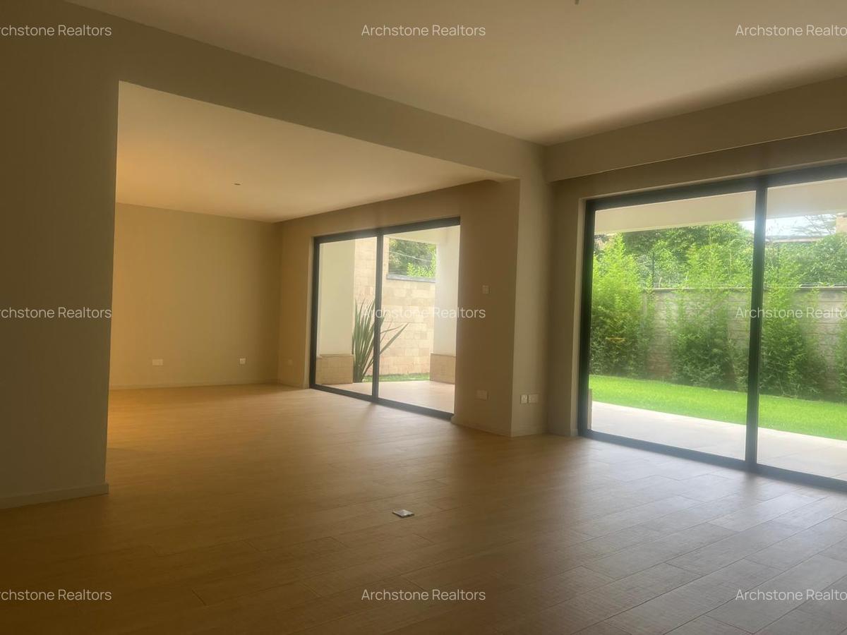6 Bed Townhouse with En Suite in Kyuna - 3