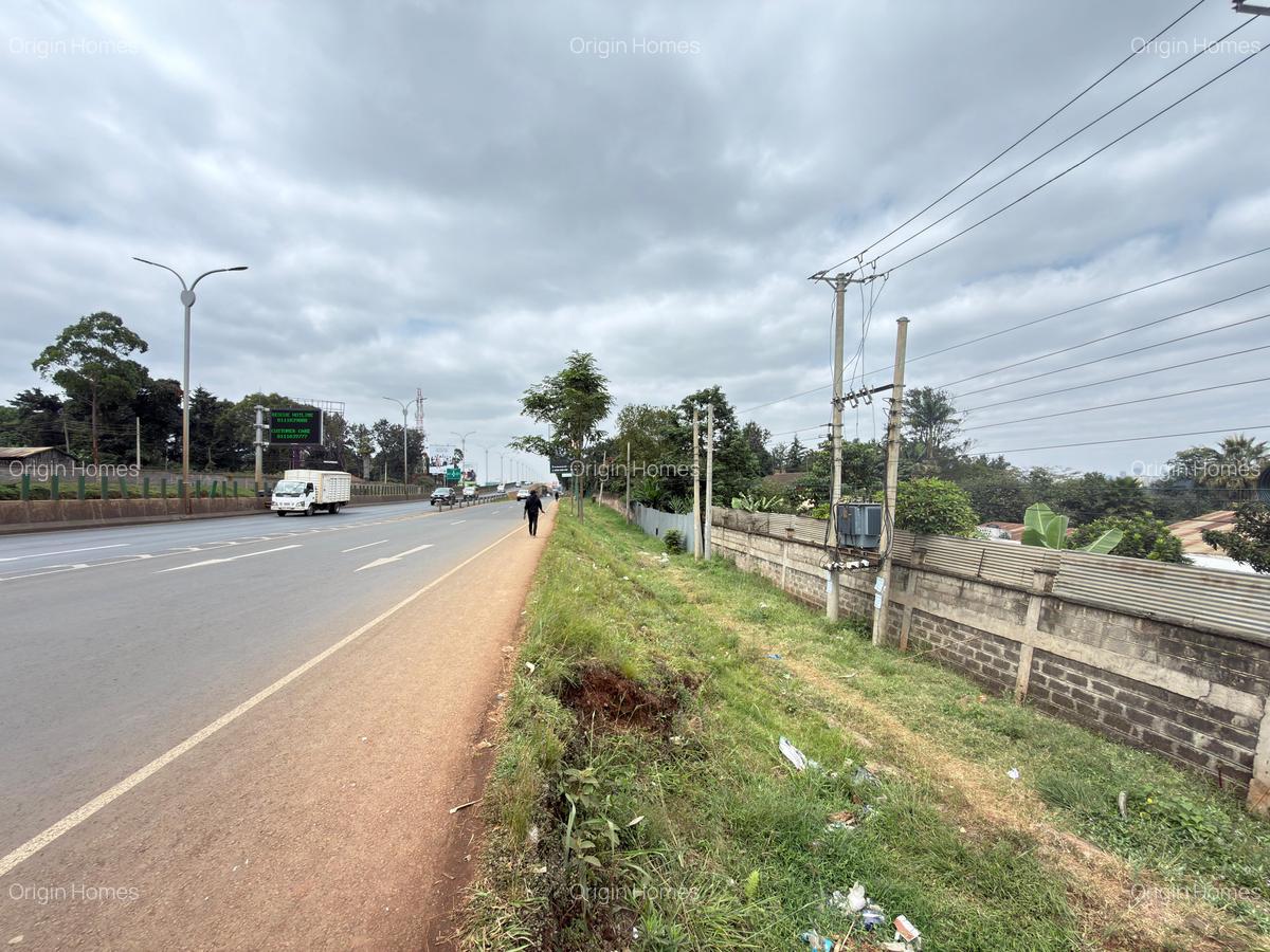 6 Bed House with En Suite at Lavington - 3