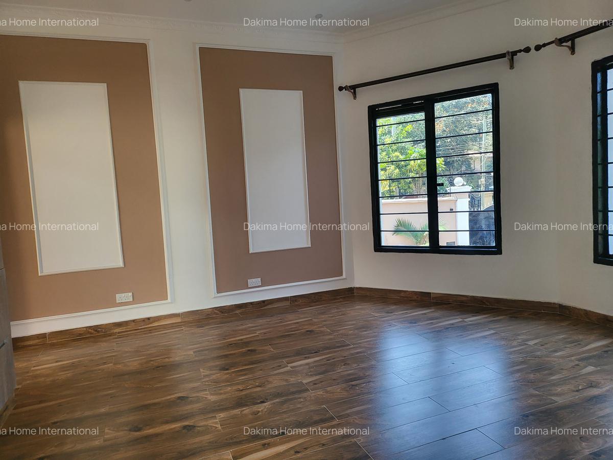 5 Bed House with En Suite in Runda - 10