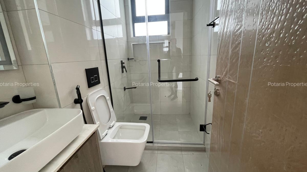 2 Bed Apartment with En Suite in Brookside - 4