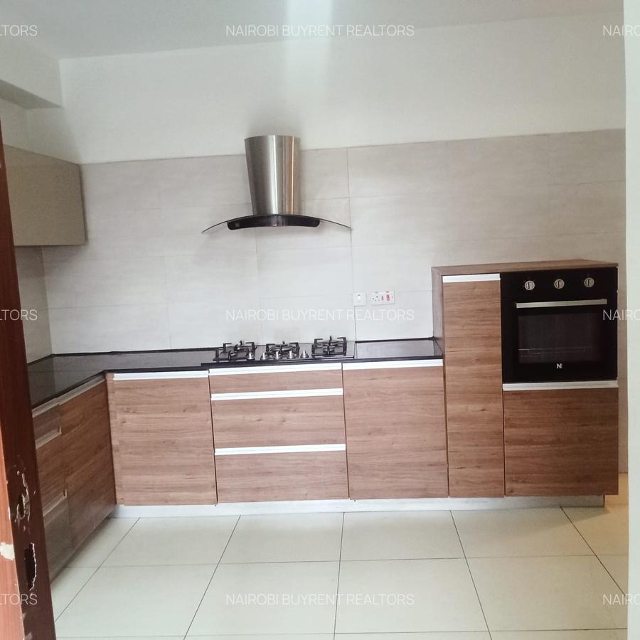 4 Bed Apartment with En Suite in Parklands - 2