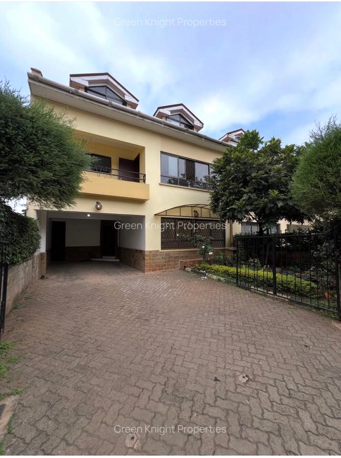 5 Bed Townhouse with En Suite in Lavington - 3