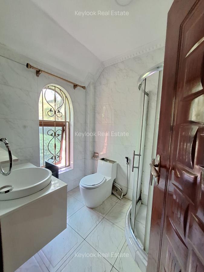 5 Bed Townhouse with En Suite at Othaya Road - 13