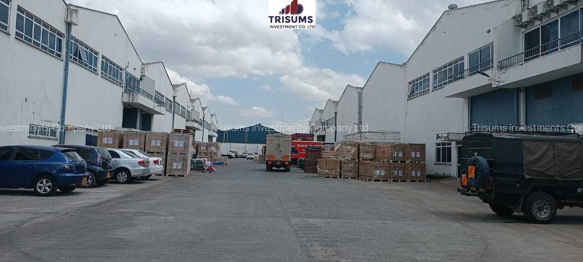 6,200 ft² Warehouse with Fibre Internet in Industrial Area - 1