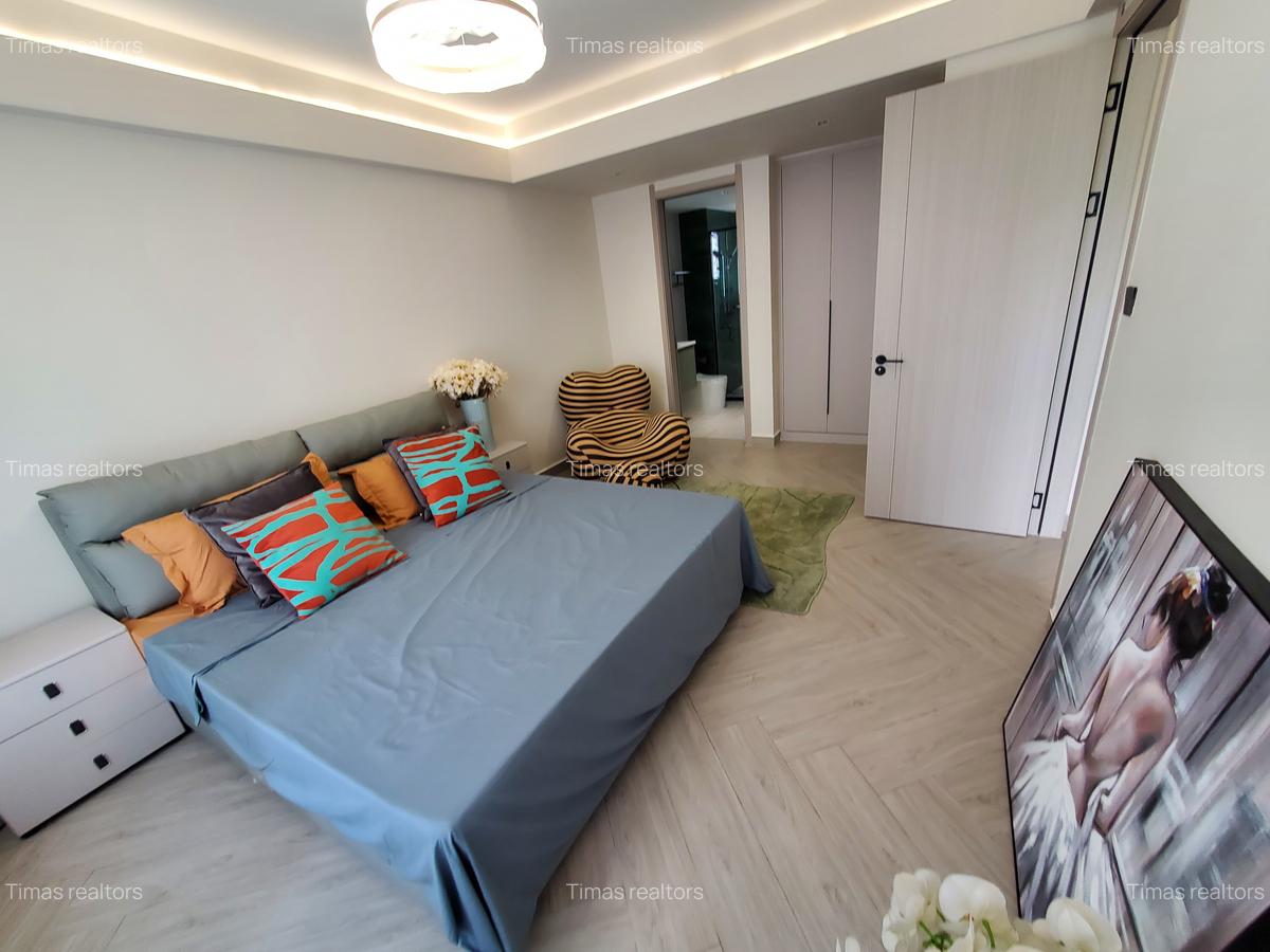 5 Bed Townhouse with En Suite at Lavington - 16