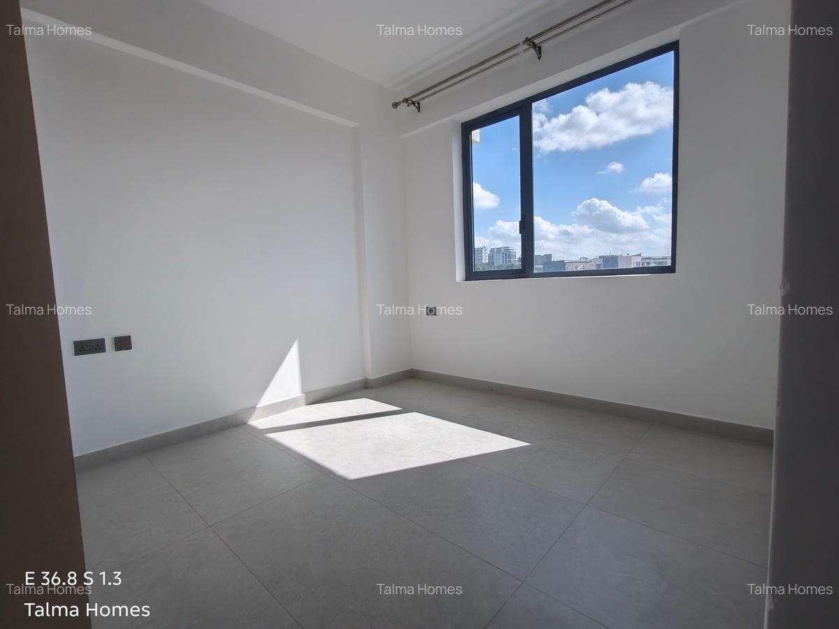 3 Bed Apartment with En Suite at Brookside - 10