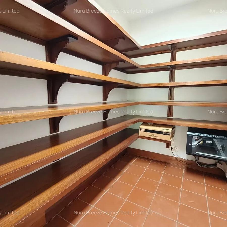 5 Bed Villa with En Suite in Lake View - 7