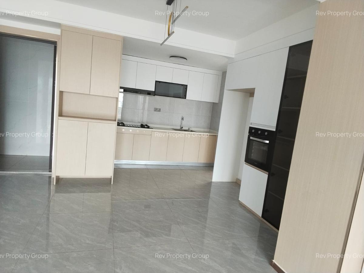 3 Bed Apartment with En Suite in Riverside - 5
