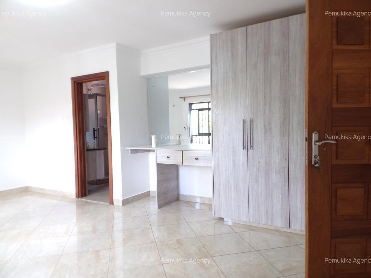 7 Bed House with En Suite at Hillcrest Road - 7