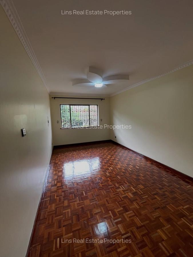 5 Bed Townhouse with En Suite in Lavington - 12