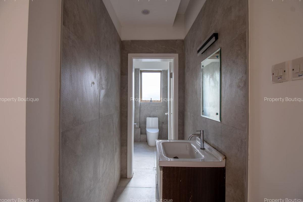 3 Bed Apartment with En Suite at Lavington - 8