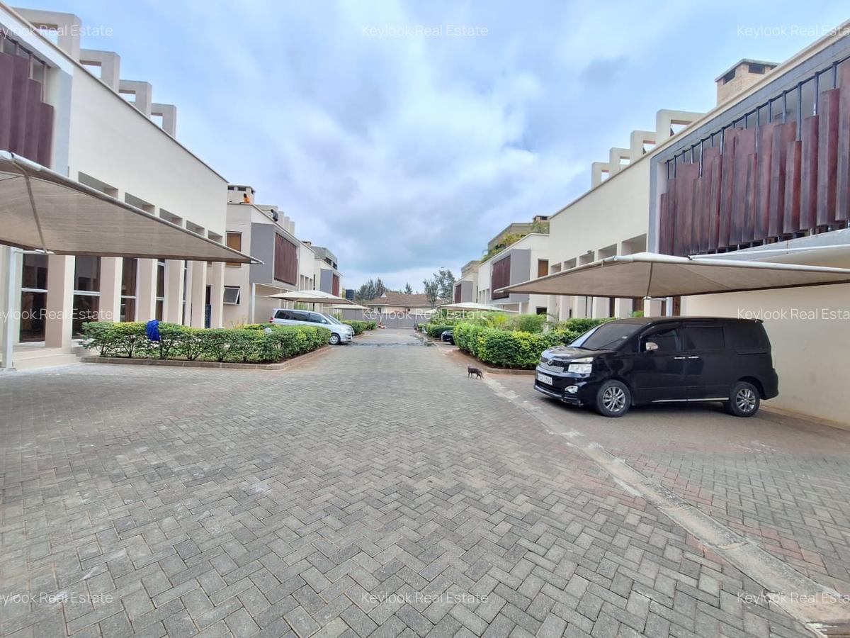 5 Bed Townhouse with En Suite at Lavington Green - 5