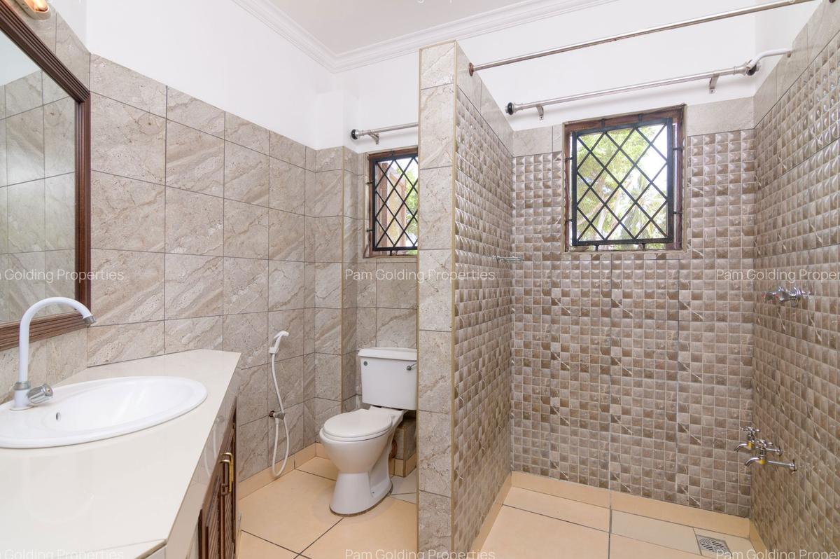 5 Bed House with En Suite in Nyali Area - 17