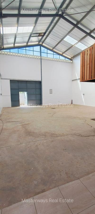 2,432 ft² Warehouse with Service Charge Included in Kamakis - 2