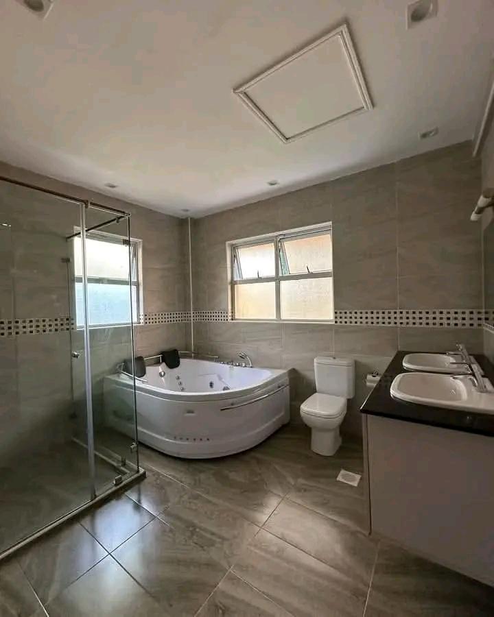 5 Bed Townhouse with En Suite at Lavington Green - 7