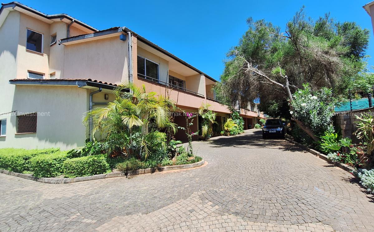 4 Bed Townhouse with En Suite at Brookside Drive. - 2