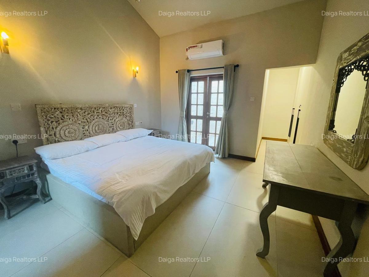 4 Bed Villa with En Suite in Bofa - 6