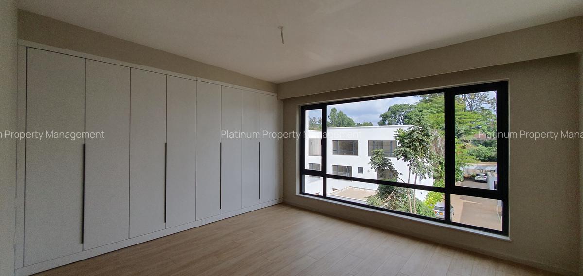 5 Bed Townhouse with En Suite in Kyuna - 17