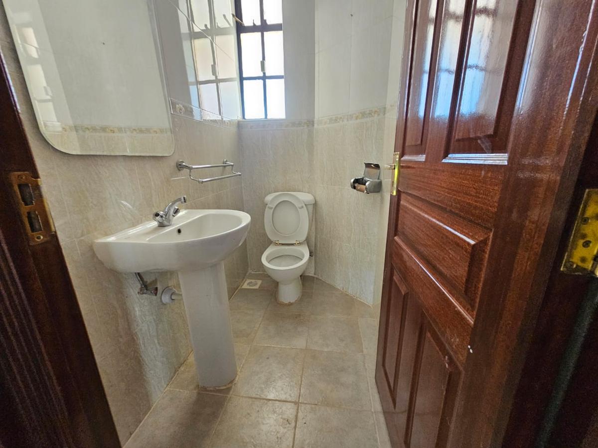 5 Bed House with En Suite in Lavington - 7