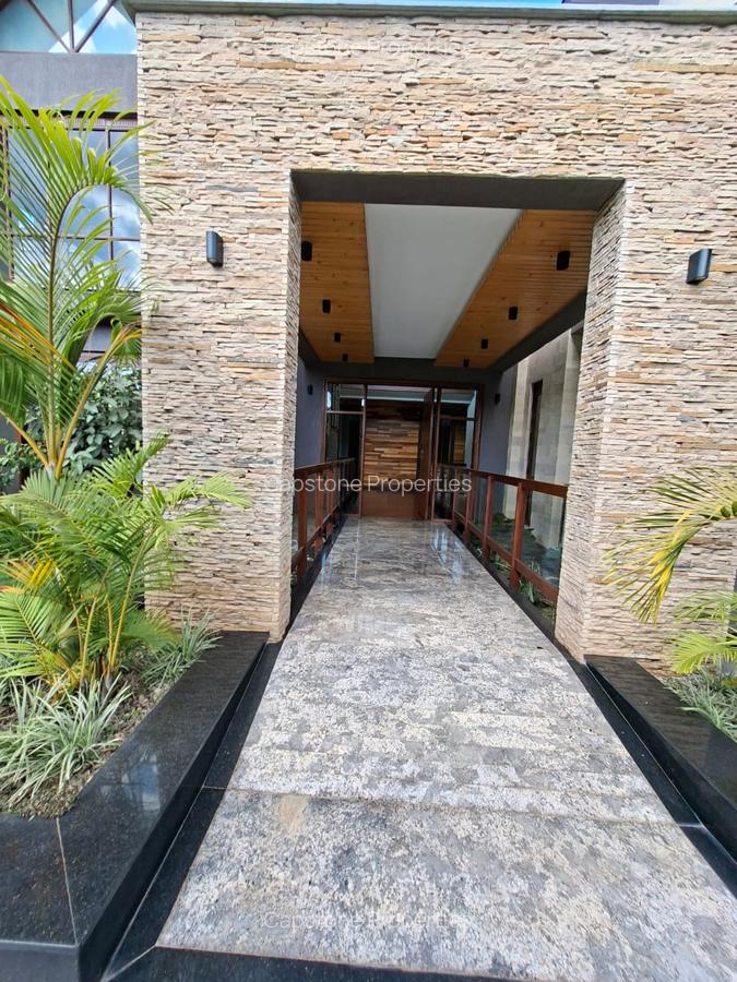 4 Bed House with En Suite in Runda - 19