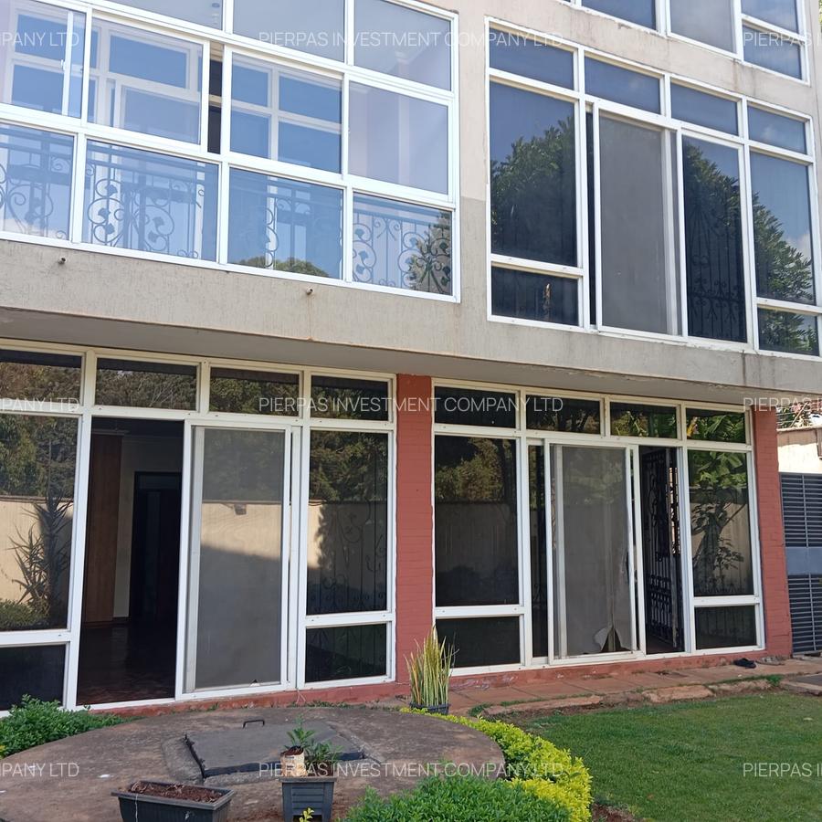 5 Bed Townhouse with En Suite in Lavington - 2