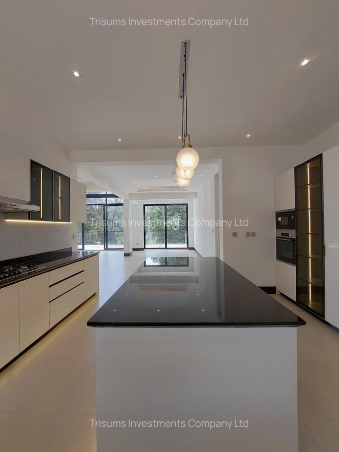 5 Bed Villa with En Suite in Westlands Area - 3