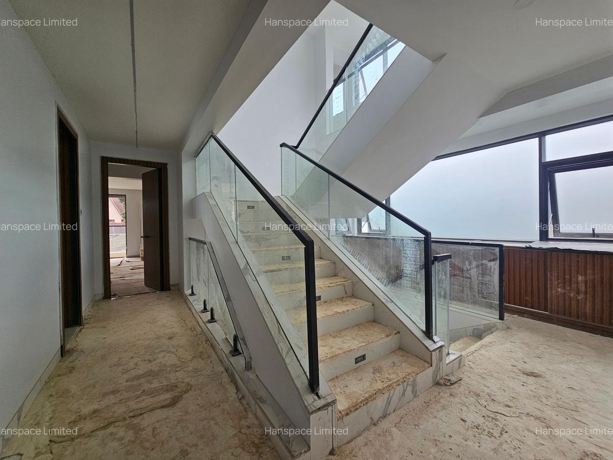 5 Bed Villa with En Suite in Lavington - 10