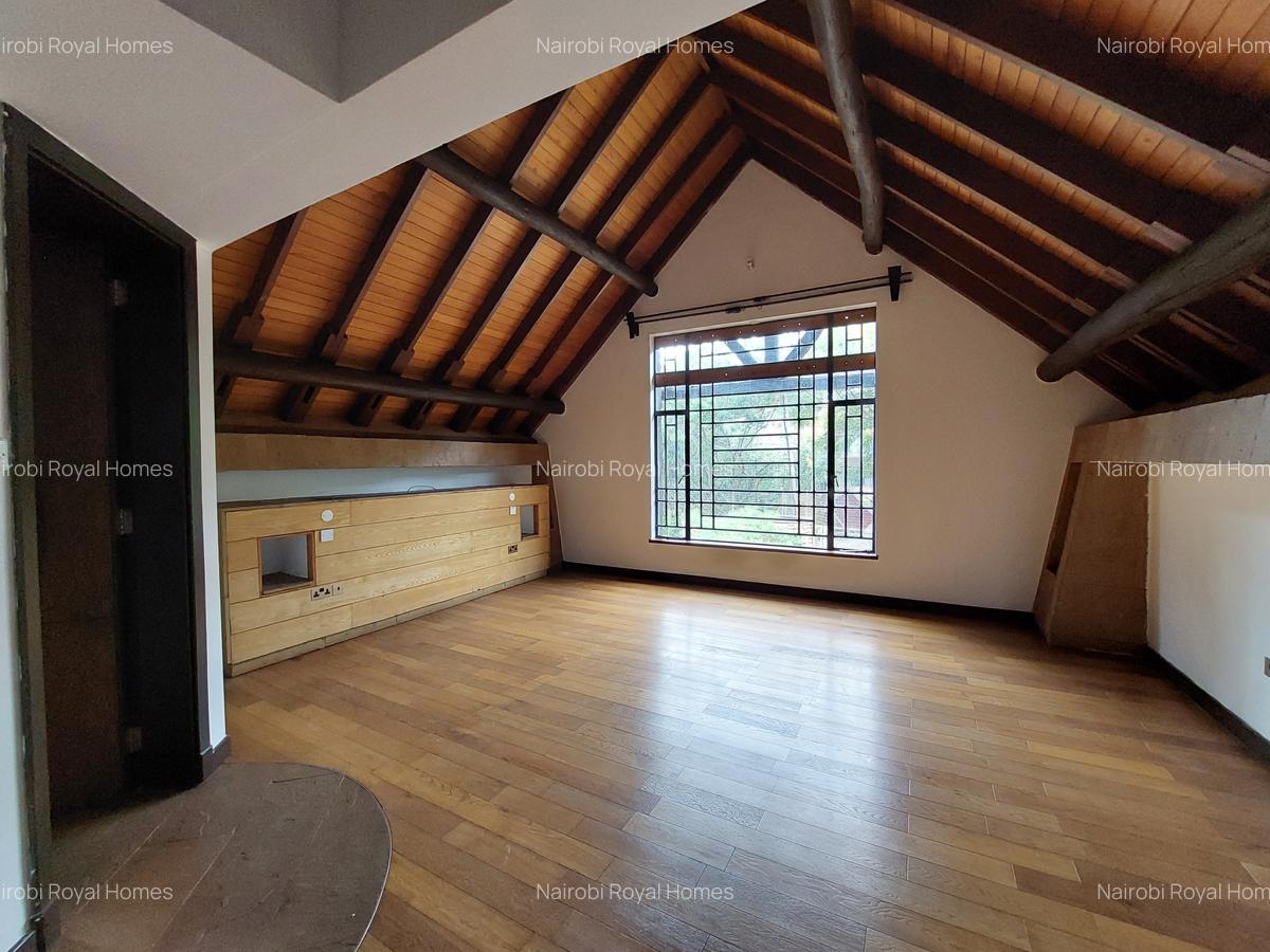 5 Bed House with En Suite at Lake View - 9