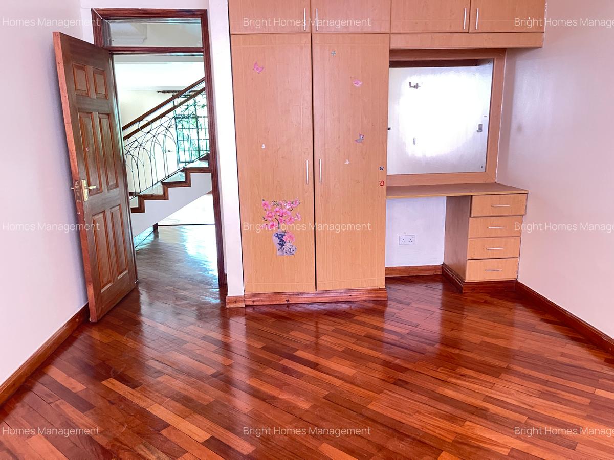 4 Bed Townhouse with En Suite in Lavington - 13