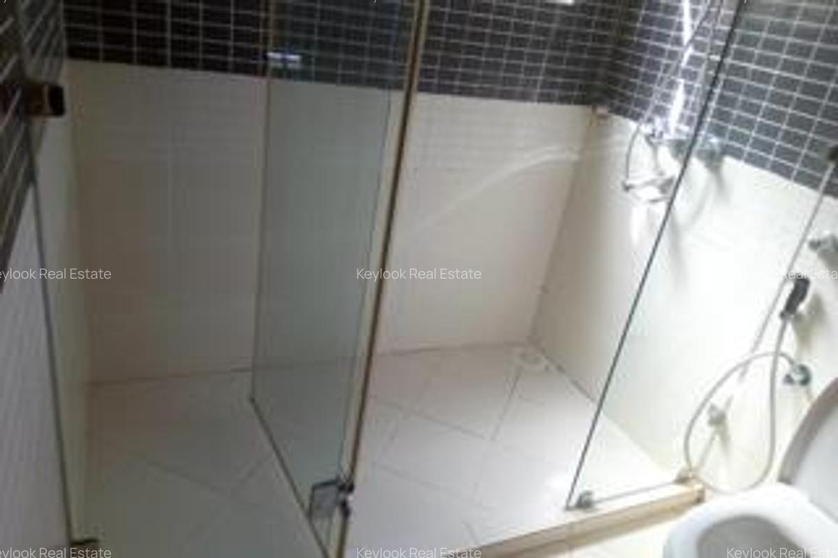 4 Bed Townhouse with En Suite at Lavington - 4