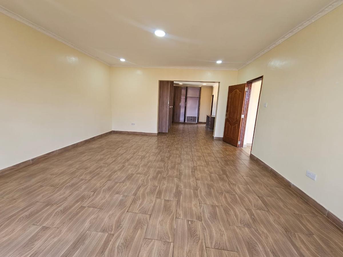 5 Bed House with En Suite in Kyuna - 16