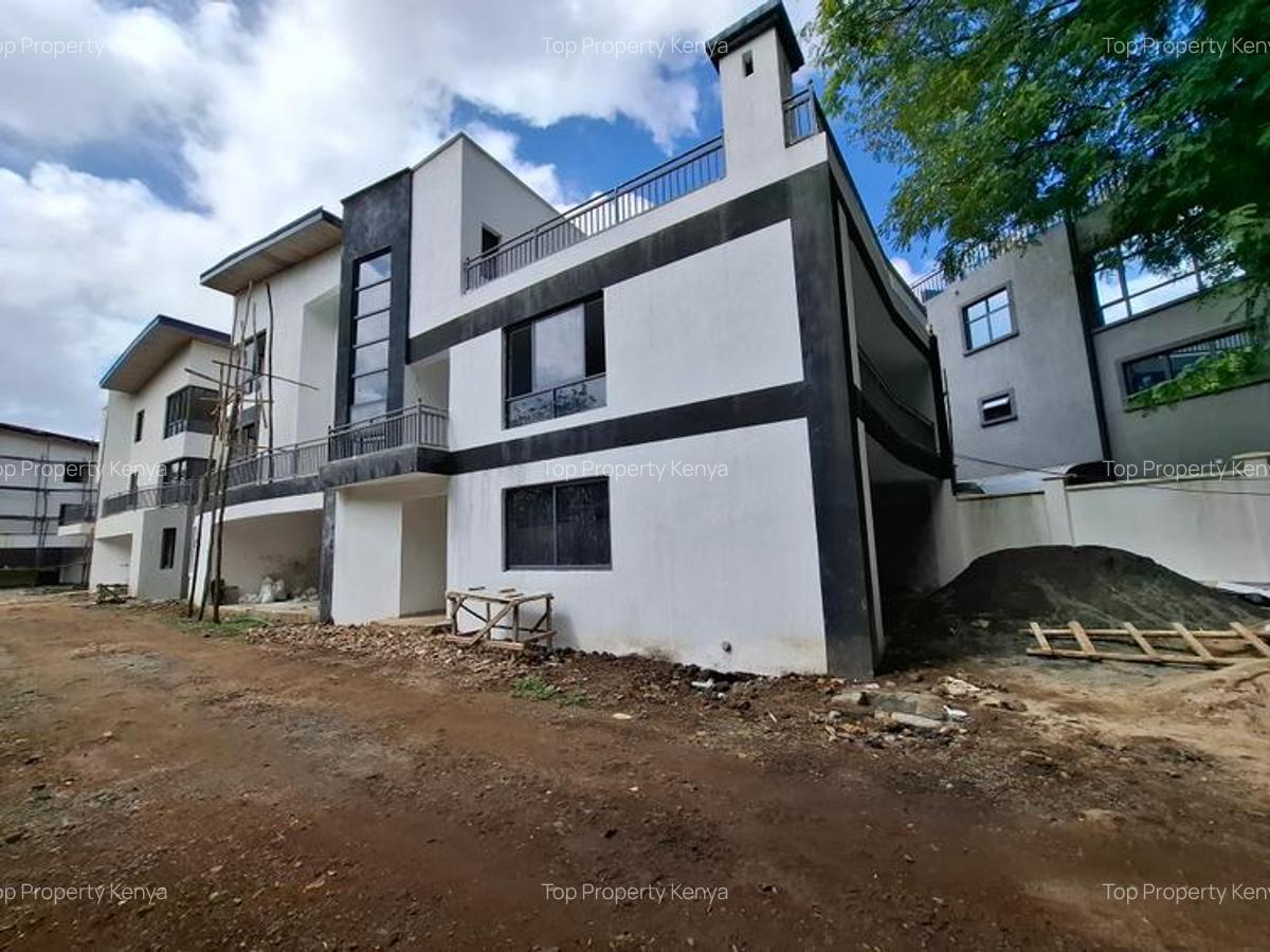 5 Bed House with En Suite at 00502 - 8