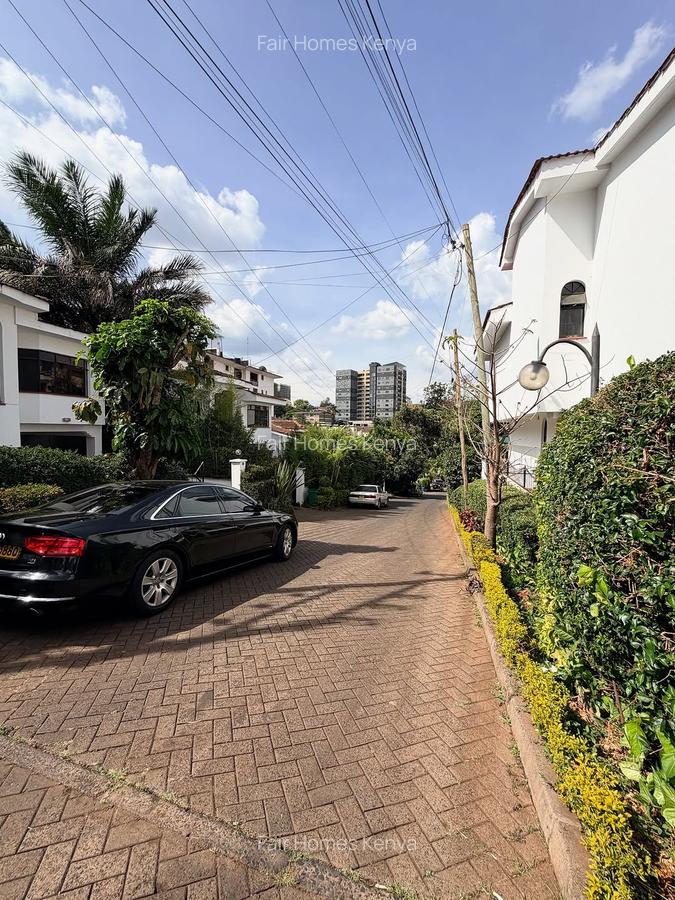 5 Bed Townhouse with En Suite at Riverside Drive - 2