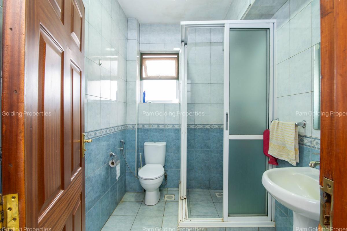 3 Bed Apartment with En Suite in Parklands - 10