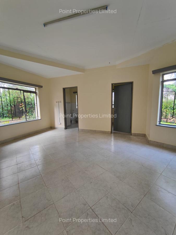 4 Bed House with En Suite in State House - 10