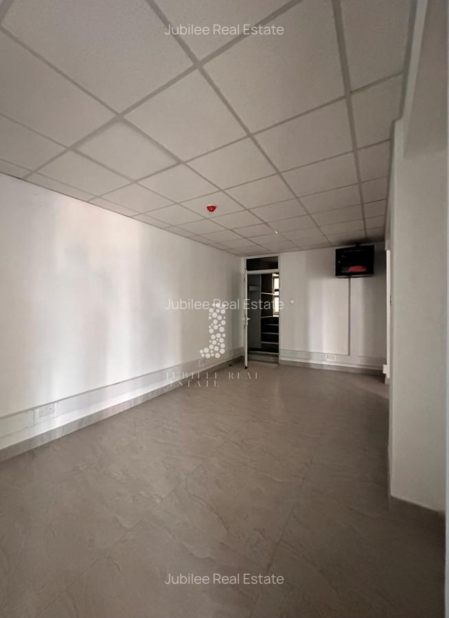 1,130 ft² Commercial Property with Service Charge Included in Parklands - 2