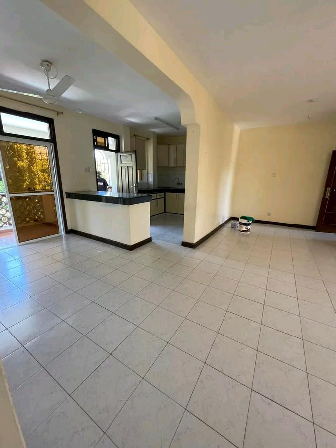 3 Bed Apartment with En Suite at Behind Citymall - 5