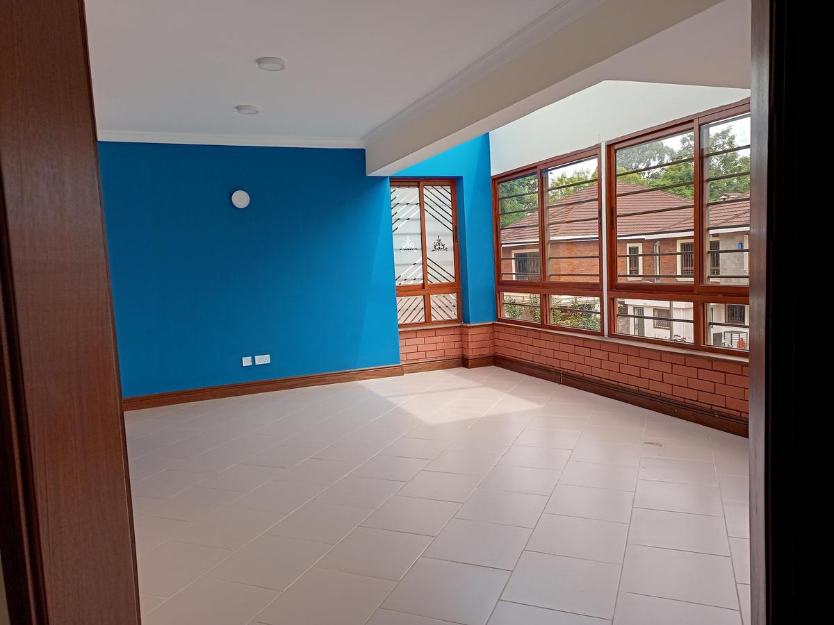 5 Bed House with En Suite at Kyuna - 8