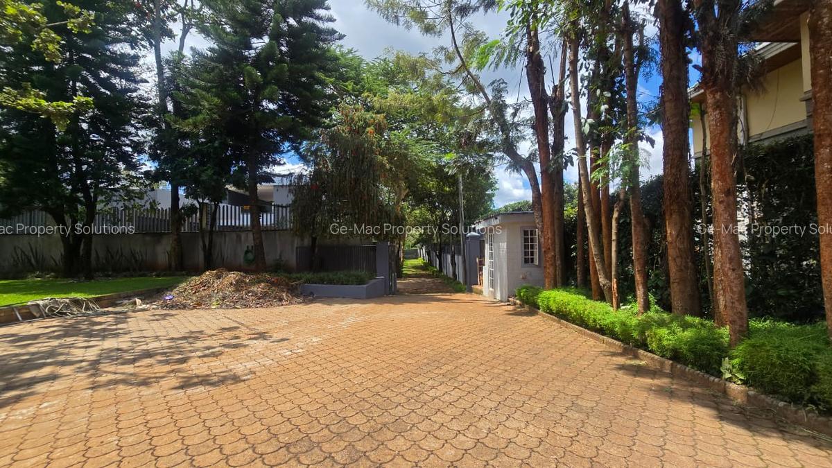 5 Bed House with En Suite in Runda - 15