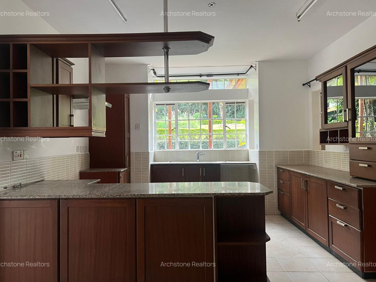 5 Bed Townhouse with En Suite in Rosslyn - 8