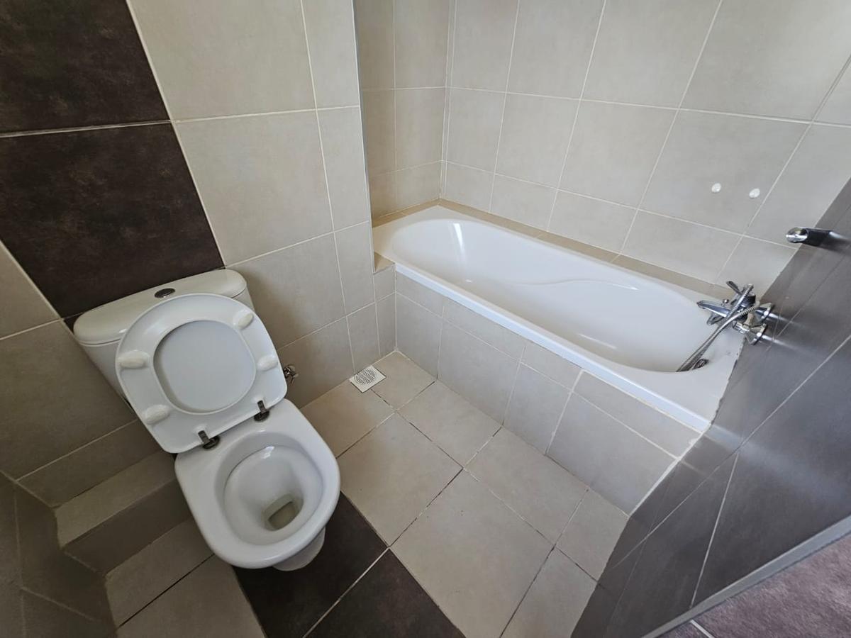 4 Bed Townhouse with En Suite in Ridgeways - 8