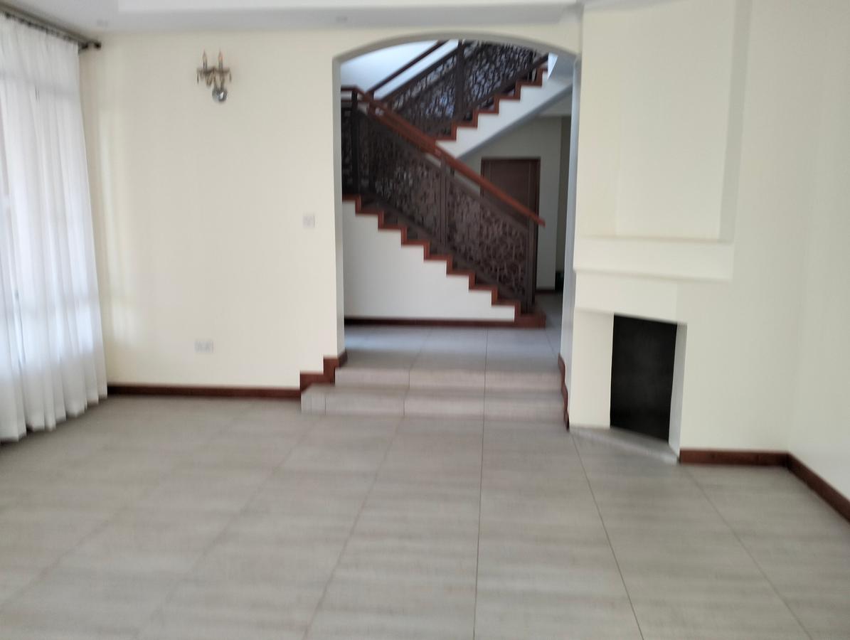 5 Bed Townhouse with En Suite in Runda - 3