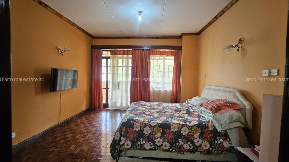 5 Bed House with En Suite in Runda - 11