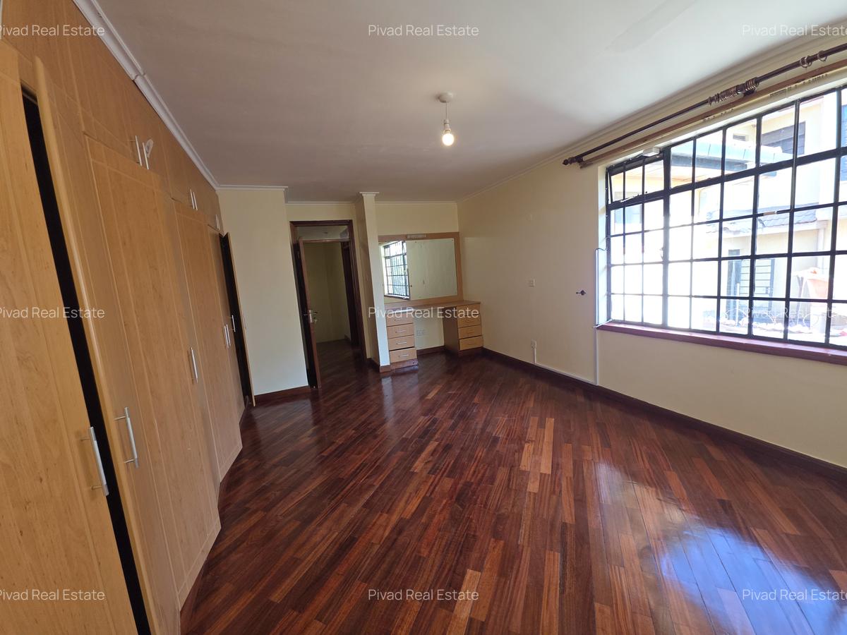 4 Bed Townhouse with Garden in Lavington - 7