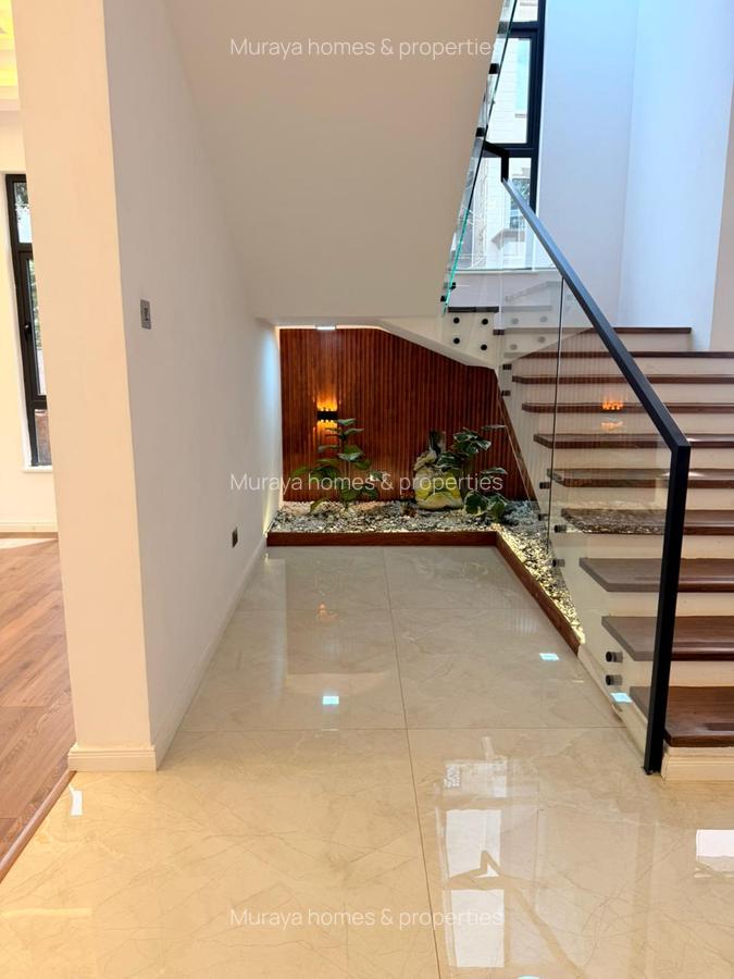 5 Bed Villa with En Suite at Lavington - 1