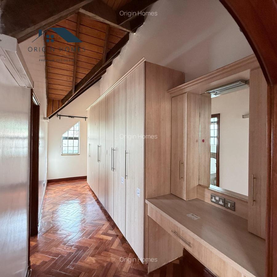 5 Bed Townhouse with En Suite at Lavington - 12