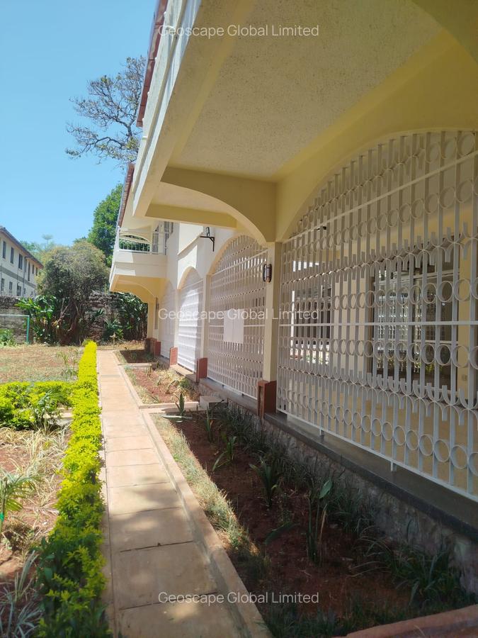 6 Bed House with En Suite in Nyari - 5