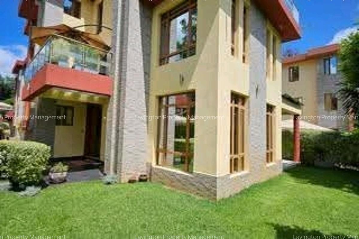 5 Bed House with En Suite at Lavington Green - 2